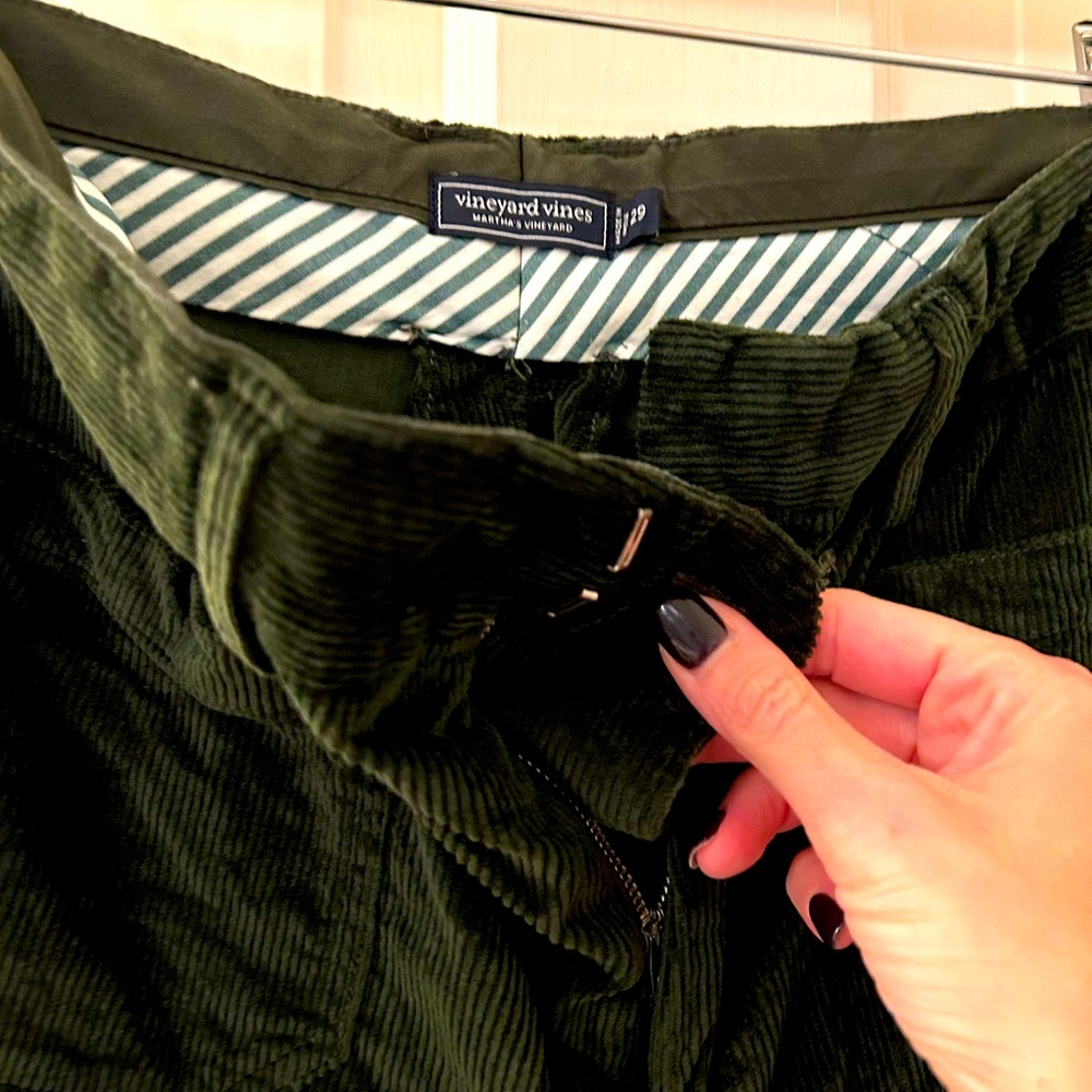 Vineyard Vines olive green wide leg corduroy trousers, size 29/8